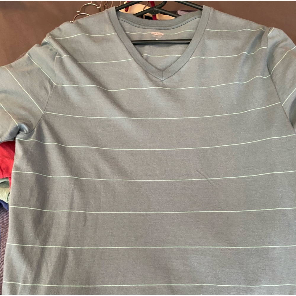 Men’s short sleeve T-shirt.